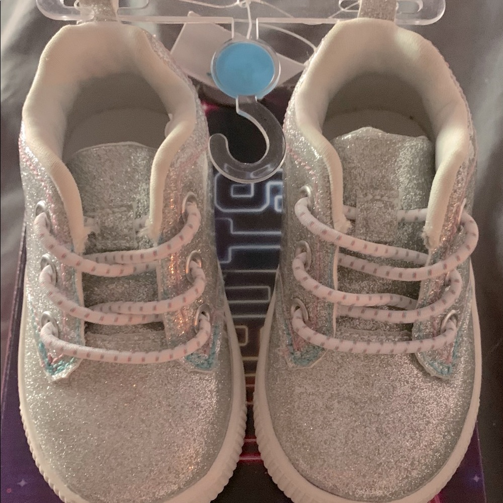 NWT Carter’s shoes size 4 for little kiddo